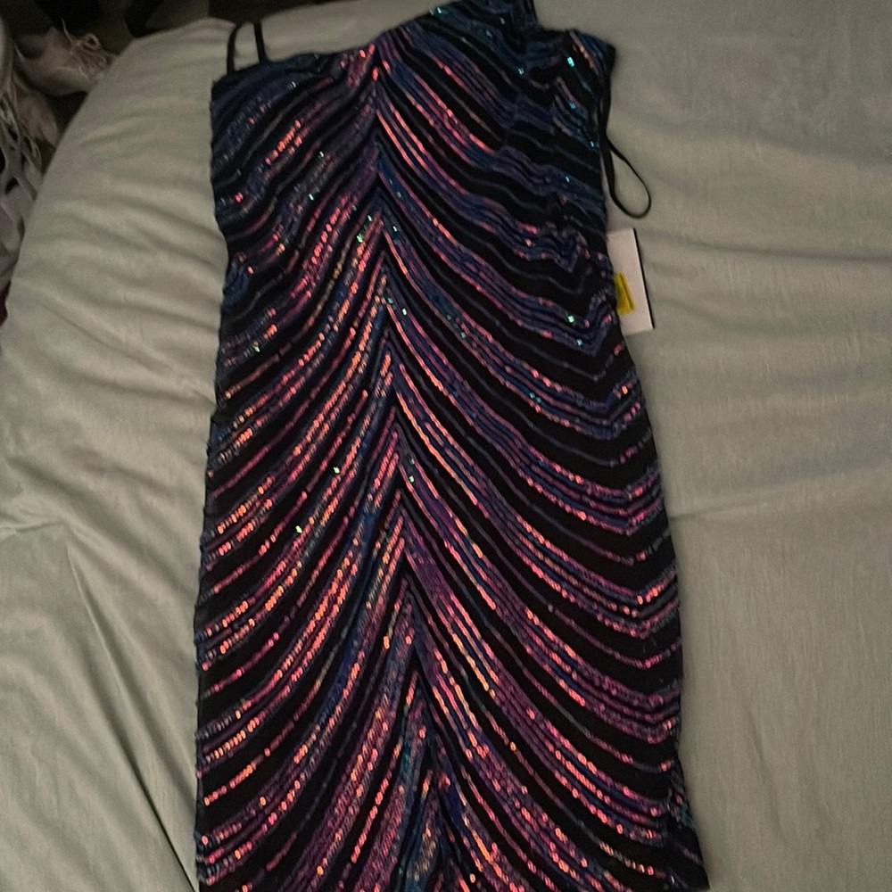 The brand is dillards, the colors are pink, purple, blue and black! one shoulder